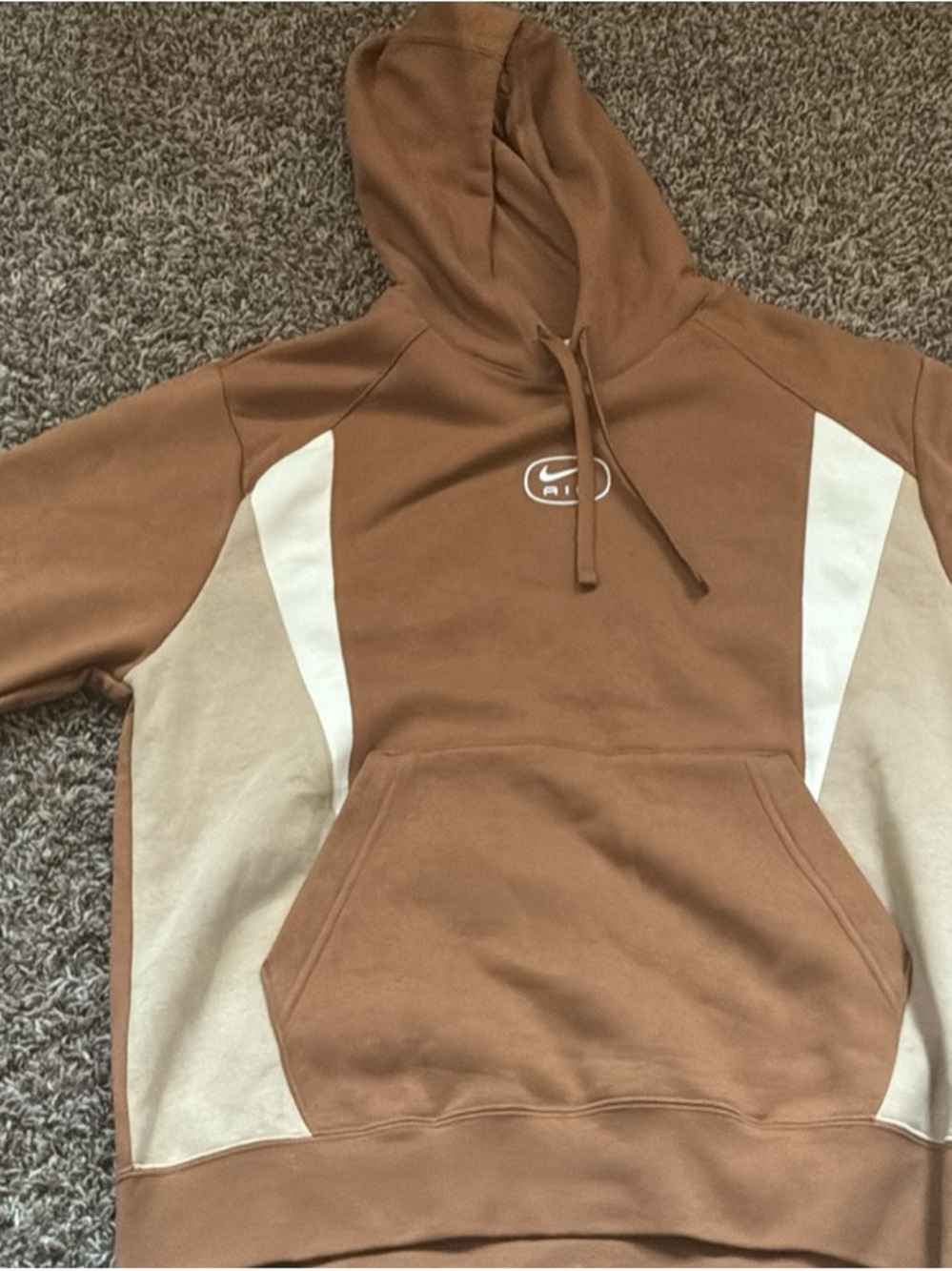 Nike Men’s Brown and Cream Crewneck Hoodie